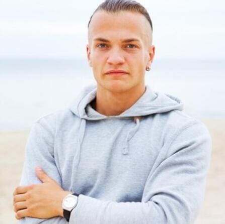 Joven ambicioso peruano